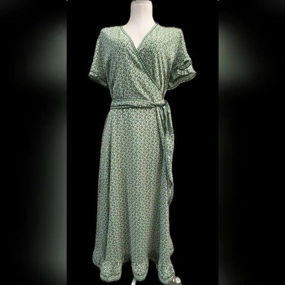 Max Studio Green Patterned Wrap Dress - Picture 4 of 9